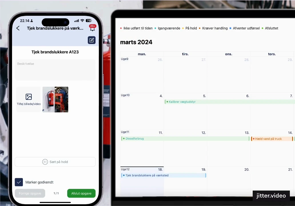 AKS X-produktdemo: En brandslukkerkontrol med foto på mobilen ved siden af kalenderen med planlagte opgaver.